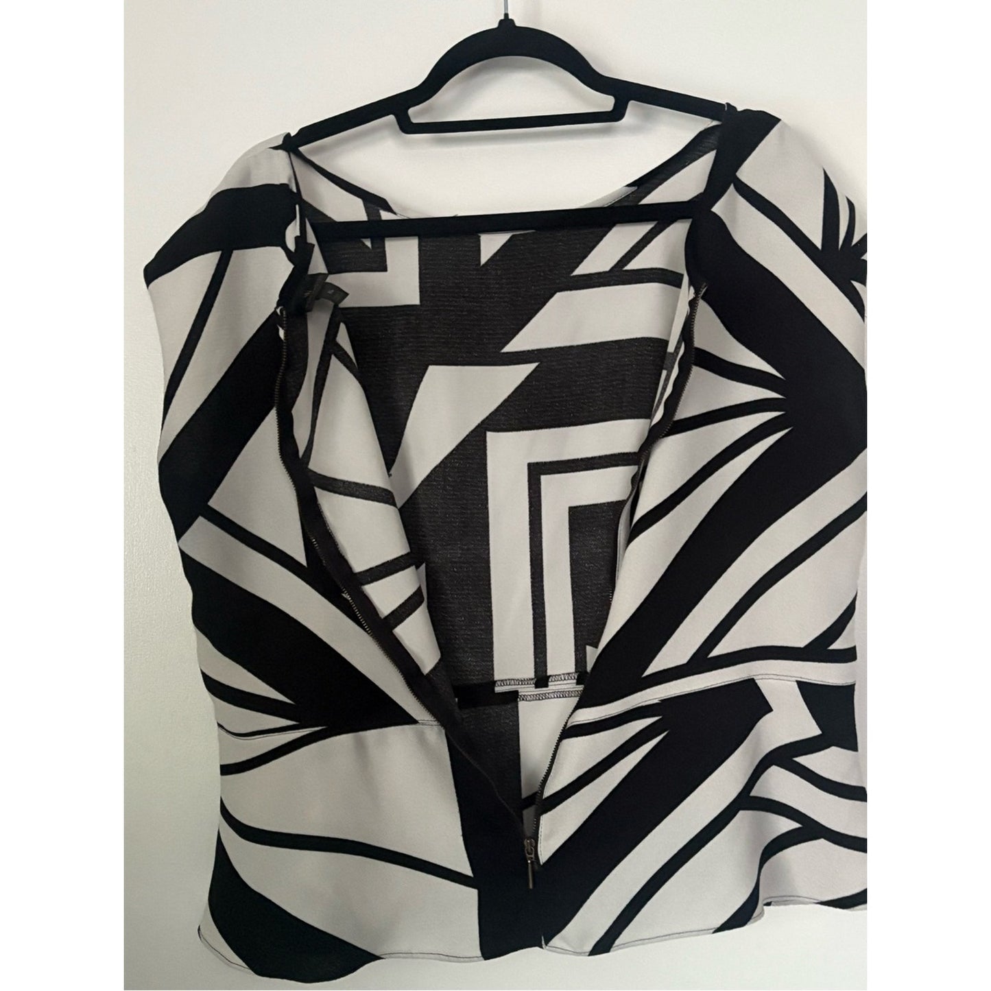 Worthington Black and White Geometric Cap-Sleeve Blouse