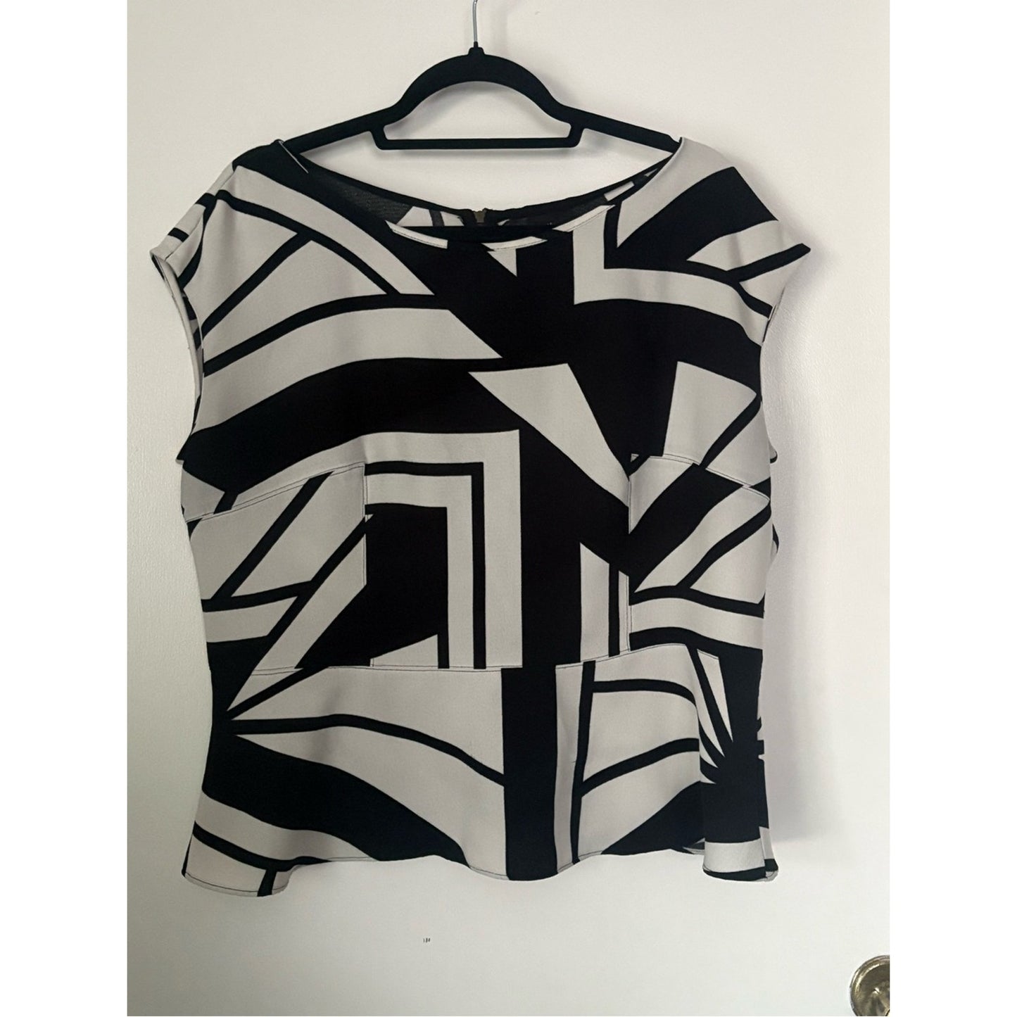 Worthington Black and White Geometric Cap-Sleeve Blouse
